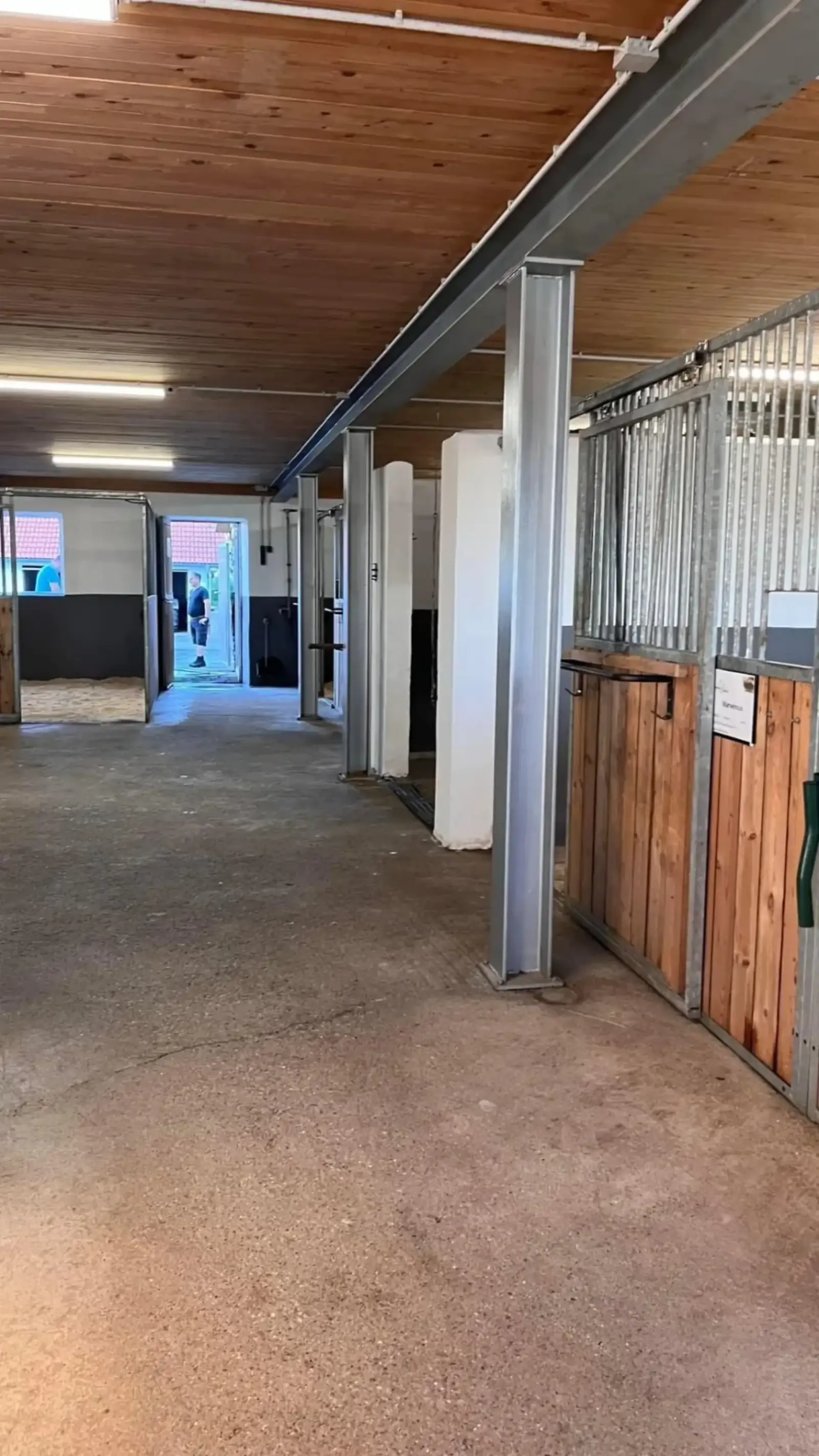 Pferdepension Allgäu – moderne Pferdeboxen und Stallungen am Leonhardshof Albrecht